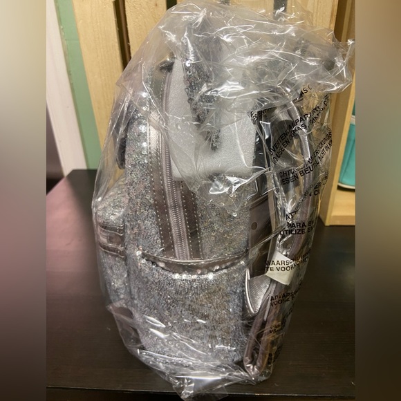 Loungefly Disney Minnie Mouse Silver Sequin Mini Backpack - Picture 4 of 5